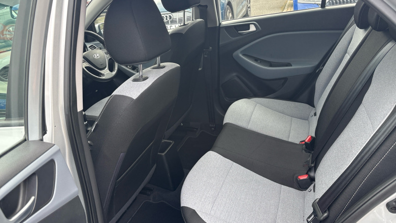 Hyundai i20 1.2 SE 5dr Petrol Hatchback